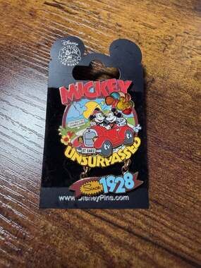 DISNEY DLR "MICKEY UNSURPASSED Since 1928" MICKEY & MINNIE AP PIN-FREE SHPPING!
